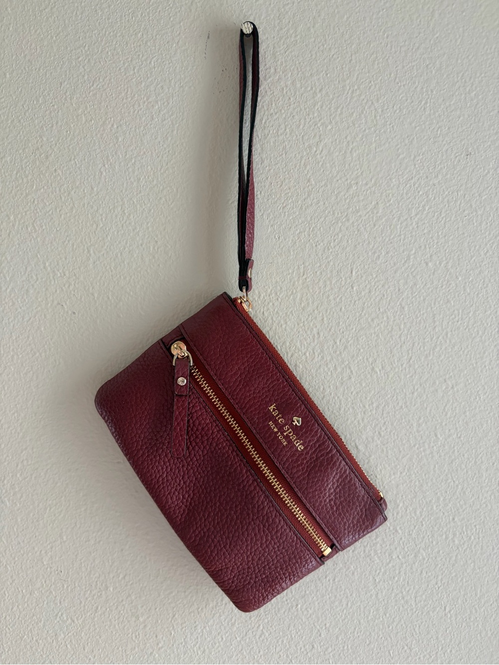 Kate Spade Cobble Hill Wristlet Burgundy Pebbled Leather Gold Zip Pouch Clutch